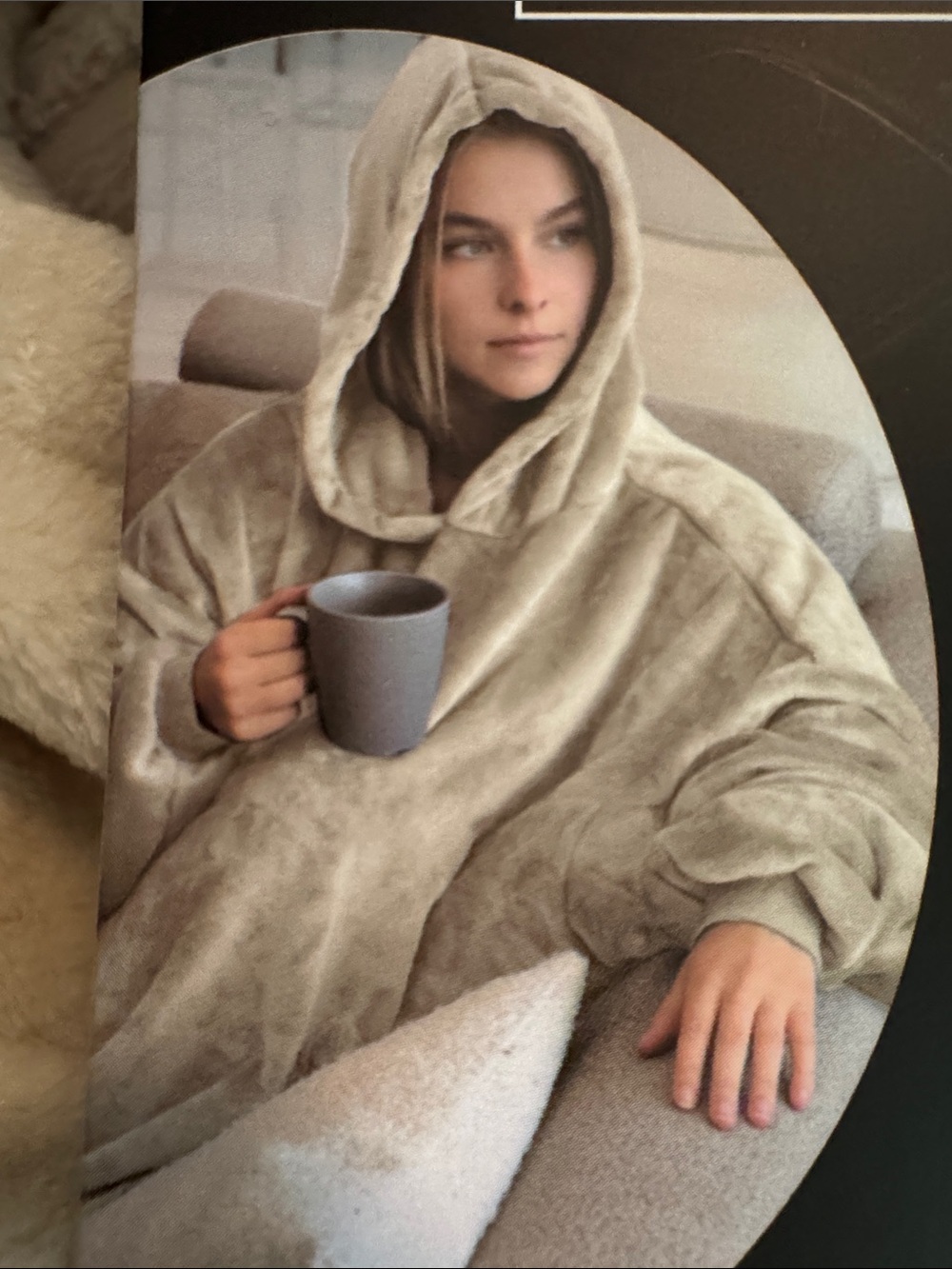 NWT Throwzy | Cozy Oversized Hooded Sweater Blanket - Creamy champagne